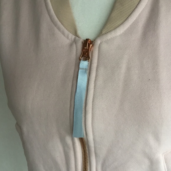 Lululemon pale pink zippered vest - Picture 3 of 7